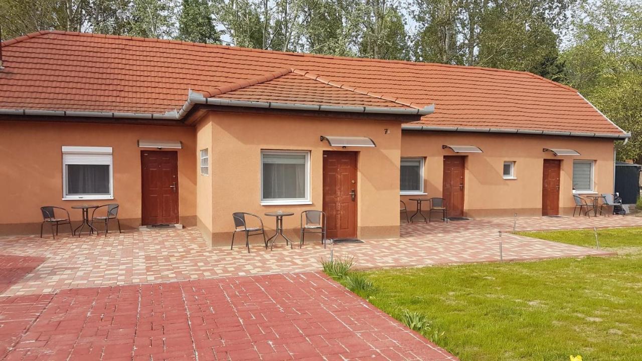 Angyal Apartman Cserkeszőlő Exterior foto